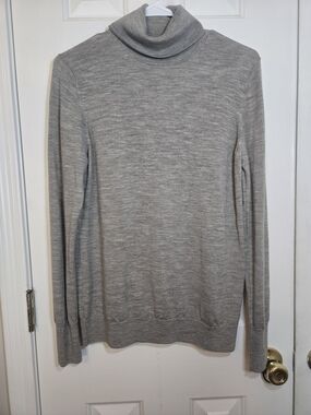 UNIQLO Women's Wool Sweater Turtle Neck Gray Size L